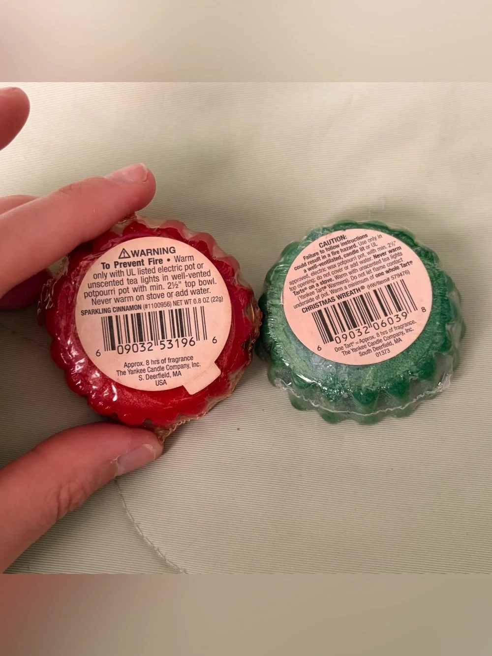 Yankee Candle Christmas Wreath & Sparkling Cinnamon Wax Tarts in Green and Red